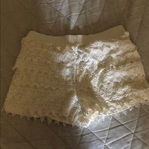 Lace scallop short
